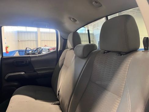 Used 2017 Toyota Tacoma SR5 image 18