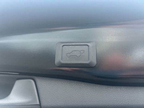 Used 2021 Toyota RAV4 XLE w/ Convenience Package image 28