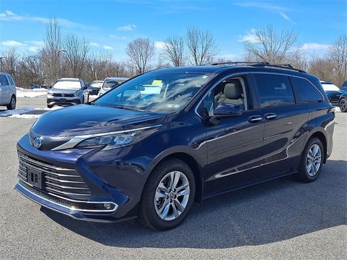 Used 2024 Toyota Sienna XLE w/ XLE Plus Package image 6