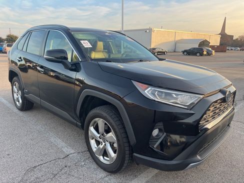 Used 2021 Toyota RAV4 Limited image 3