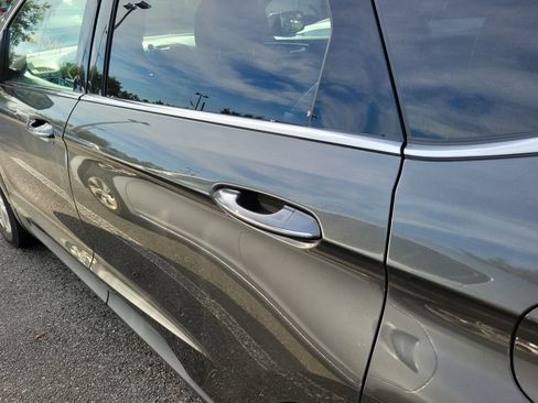 Used 2018 Ford Edge Titanium FWD image 22