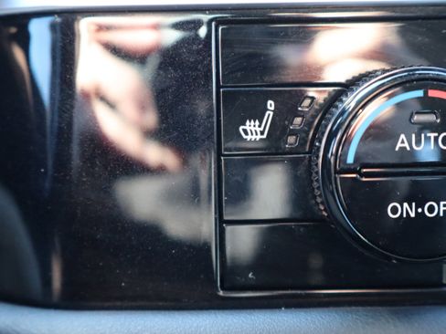 Used 2022 Nissan Pathfinder SL image 24