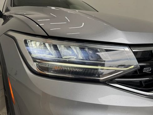 Used 2023 Volkswagen Tiguan SE R-Line FWD image 33