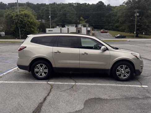 Used 2016 Chevrolet Traverse LT FWD image 7