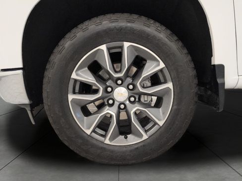 Used 2024 Chevrolet Silverado 1500 LT AWD/4WD image 4