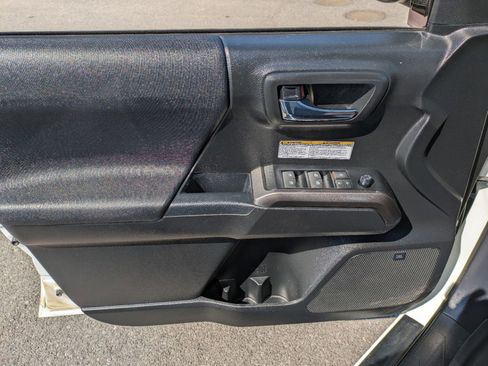 Used 2019 Toyota Tacoma 4x4 Double Cab image 6