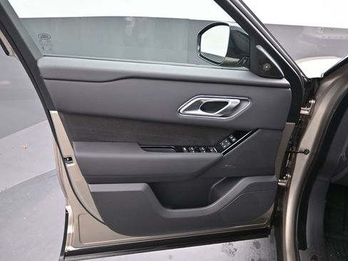 Used 2026 Land Rover Range Rover Velar S AWD/4WD image 17
