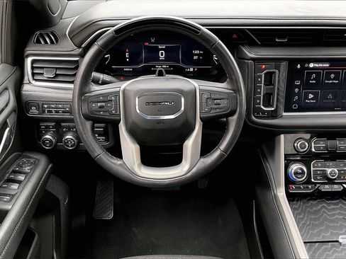 Used 2023 GMC Yukon Denali w/ Denali Reserve Package image 8