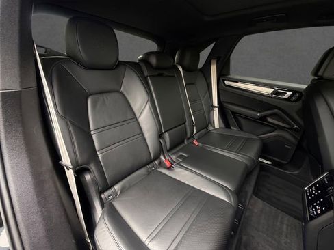 Used 2023 Porsche Cayenne Platinum Edition AWD/4WD image 10