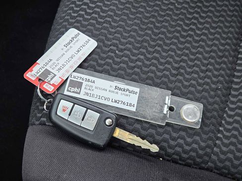 Used 2020 Nissan Rogue Sport S image 31