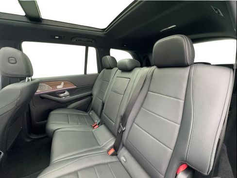 Used 2025 Mercedes-Benz GLS 450 4MATIC image 24