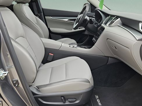 Certified 2025 INFINITI QX50 Luxe image 17