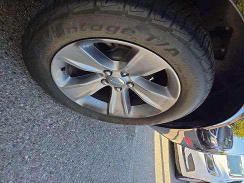 Used 2019 Dodge Challenger SXT image 7