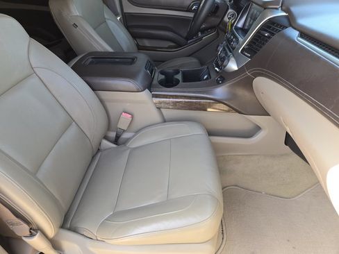 Used 2018 Chevrolet Suburban LT RWD image 9