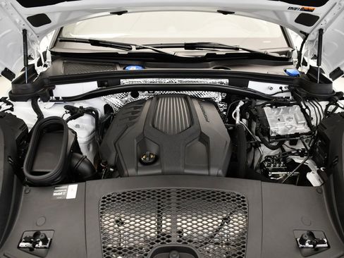 Certified 2026 Porsche Macan AWD/4WD image 12