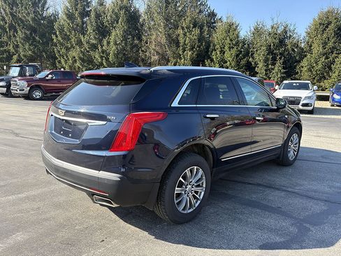 Used 2017 Cadillac XT5 Luxury image 3