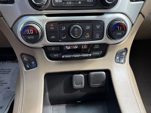 Used 2019 GMC Yukon XL SLT w/ Open Road Package AWD/4WD image 17