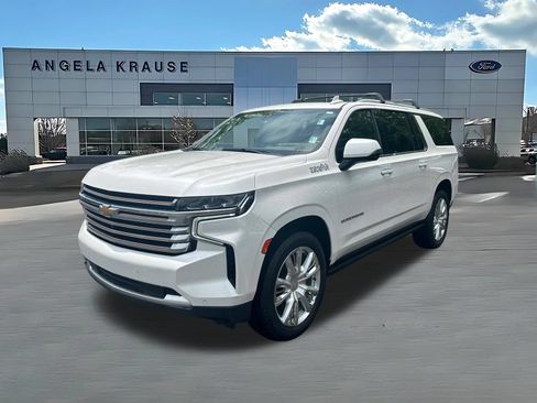 Used 2021 Chevrolet Suburban High Country w/ Premium Package AWD/4WD image 3