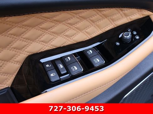 Used 2025 Jeep Grand Cherokee L Summit w/ Advanced Protech Group IV AWD/4WD image 15