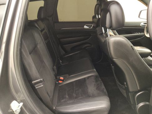 Used 2018 Jeep Grand Cherokee Altitude RWD image 19