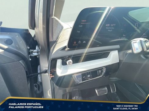 Used 2025 Cadillac Optiq Sport 2 w/ LPO, Floor Liner Package AWD/4WD image 14