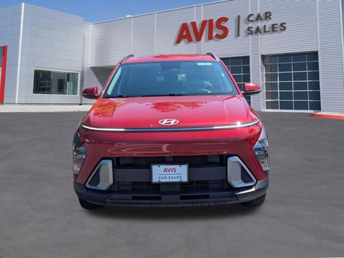 Used 2025 Hyundai Kona SEL FWD image 2