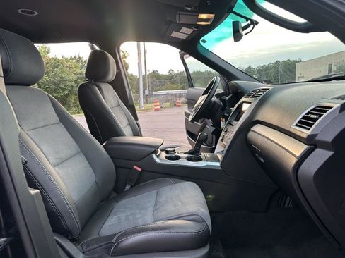 Used 2015 Ford Explorer XLT w/ Equipment Group 202B image 39