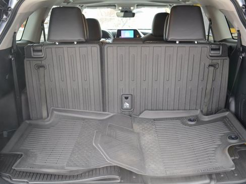 Used 2023 Toyota Highlander XLE image 26