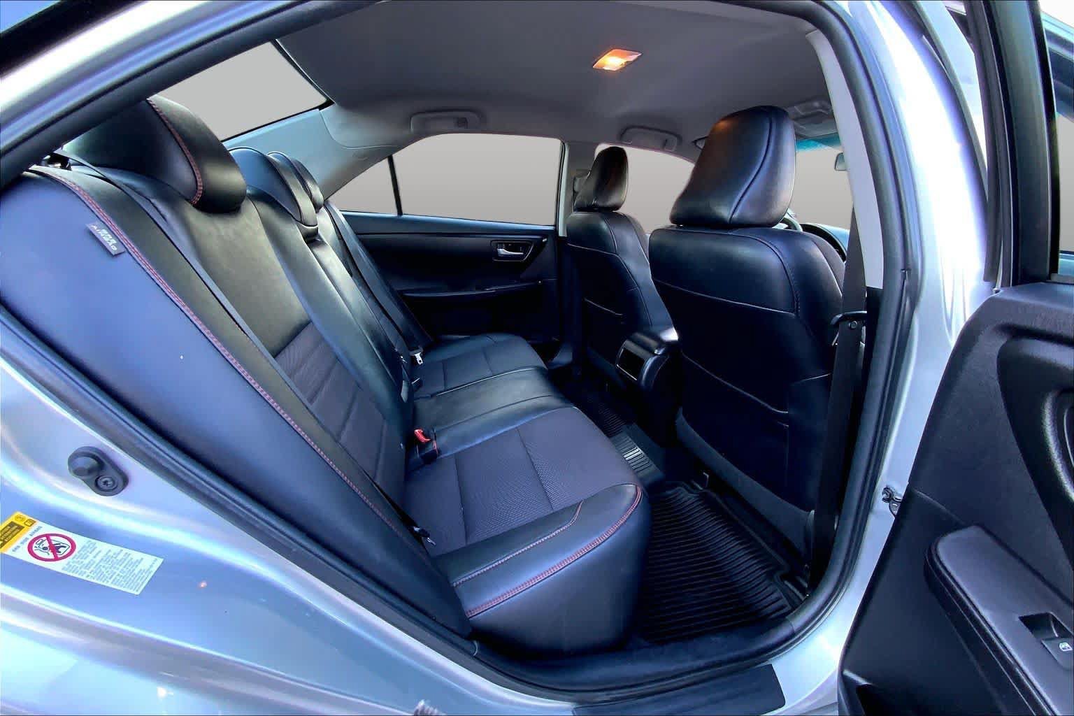Used 2016 Toyota Camry SE FWD image 21
