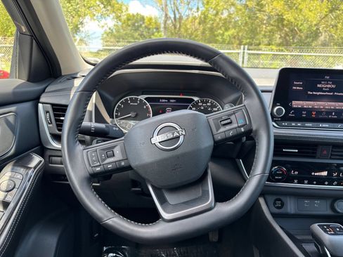 Used 2025 Nissan Rogue SV AWD/4WD image 30