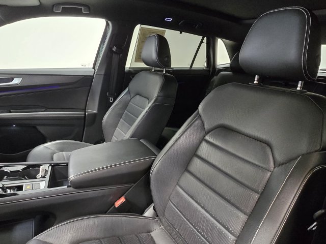 Used 2024 Volkswagen Atlas Cross Sport SEL R-Line AWD/4WD image 19