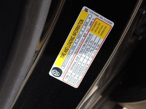 Used 2020 GMC Acadia SLT FWD image 32