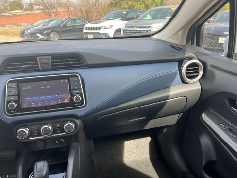 Used 2025 Nissan Versa SV image 32