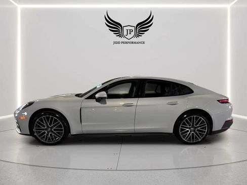 Used 2024 Porsche Panamera image 9