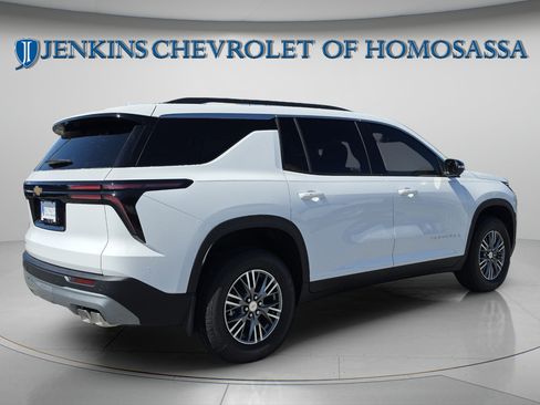 New 2027 Chevrolet Traverse LT w/ Driver Confidence Package FWD image 4