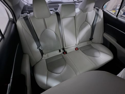 Used 2020 Toyota Camry SE FWD image 33