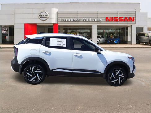 New 2026 Nissan Kicks SV w/ SV Premium Package image 2