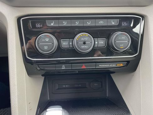 Certified 2022 Volkswagen Atlas SE FWD image 25