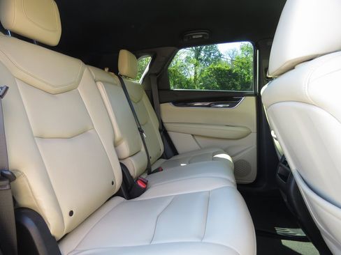 Used 2018 Cadillac XT5 AWD image 17