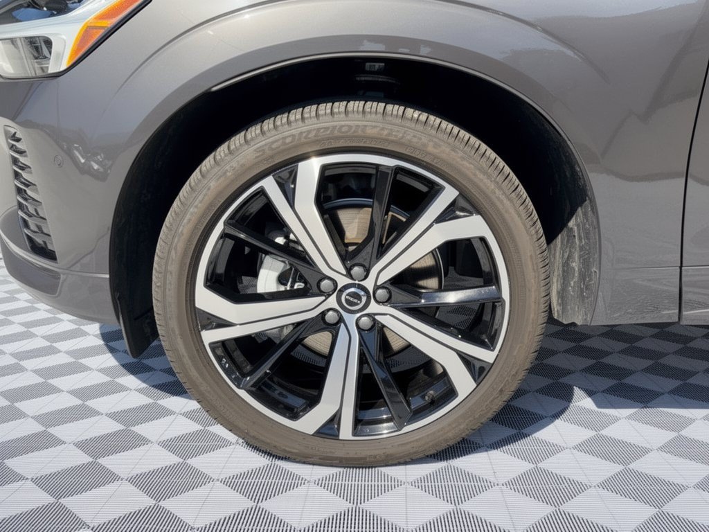 Used 2024 Volvo XC60 B5 Ultimate w/ Protection Package Premier AWD/4WD image 13