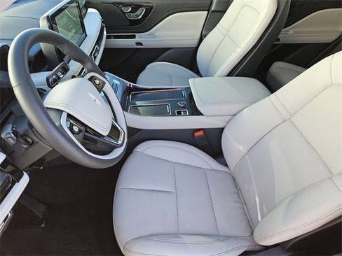 New 2026 Lincoln Aviator 2WD image 12