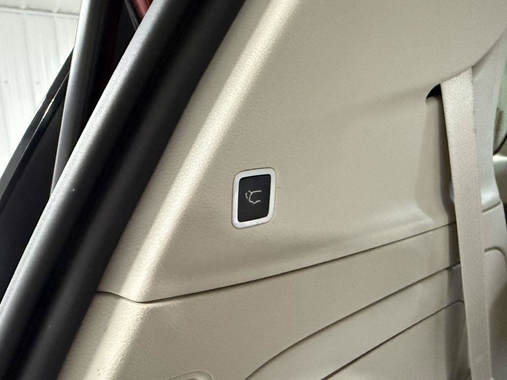 Used 2018 Chrysler Pacifica Touring Plus FWD image 31