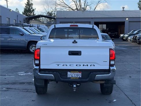 Used 2018 Toyota Tacoma SR5 image 5