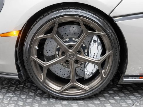 Used 2017 McLaren 570S Coupe RWD image 8