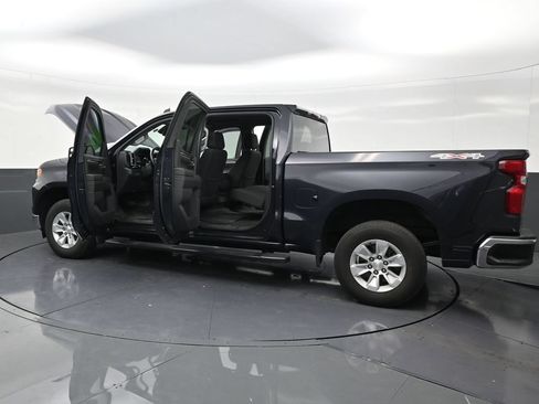 Used 2023 Chevrolet Silverado 1500 LT AWD/4WD image 31