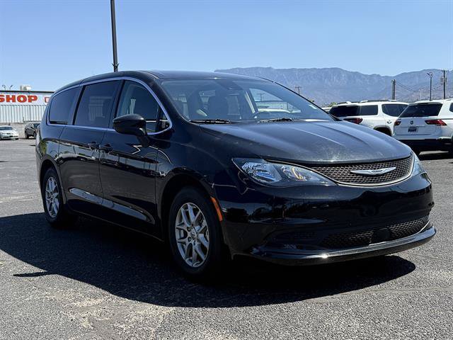 Used 2023 Chrysler Voyager LX FWD image 1