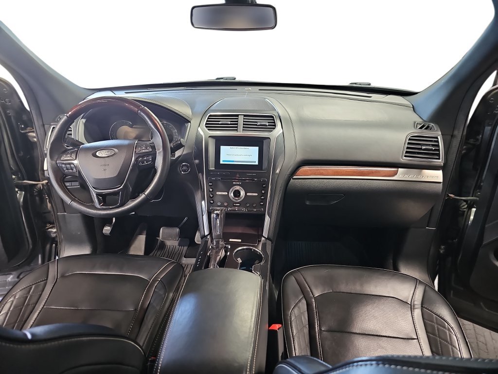 Used 2018 Ford Explorer Platinum AWD/4WD image 17