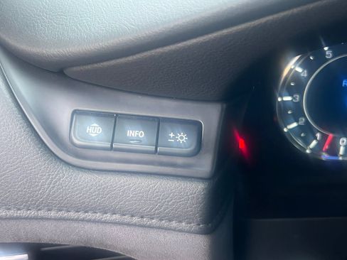 Used 2019 Cadillac Escalade ESV Luxury AWD/4WD image 17