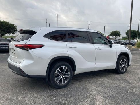 Used 2023 Toyota Highlander XLE FWD image 5
