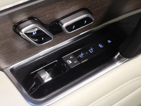 Used 2025 Land Rover Range Rover Autobiography AWD/4WD image 35